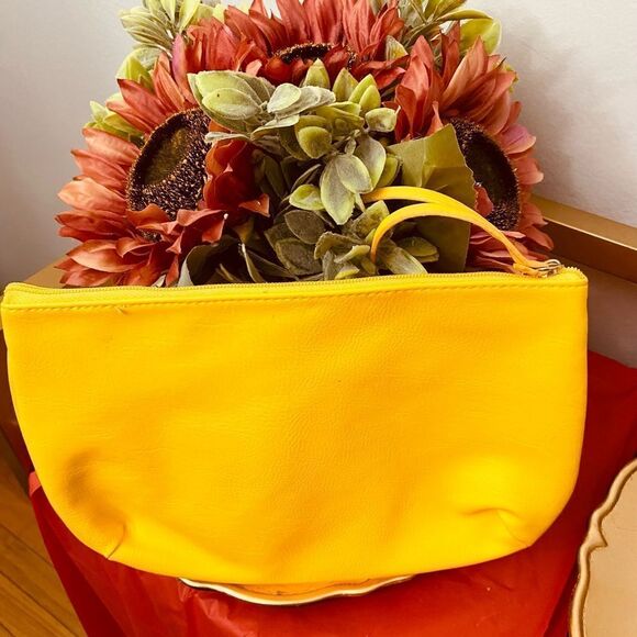 ELIZABETH ARDEN MELLOW YELLOW CLUTCH /MAKEUP BAG - Picture 3 of 4